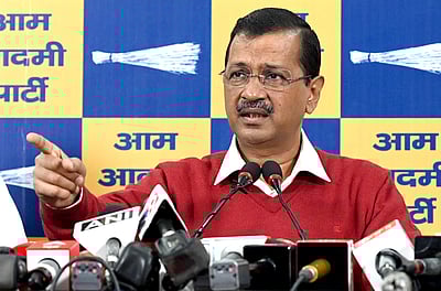 தில்லி மின் உற்பத்தி நிலையங்களை அதானியிடம் ஒப்படைக்க அழுத்தம்! கேஜரிவால்