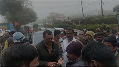 அரசுப் பேருந்தில் ஏறும்போது தவறி விழுந்து விபத்து: மூதாட்டி படுகாயம்; பொதுமக்கள் சாலை மறியல்