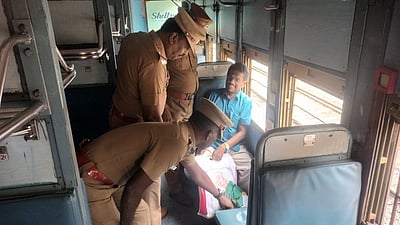 தென்காசி, செங்கோட்டை ரயில் நிலையங்களில் சோதனை