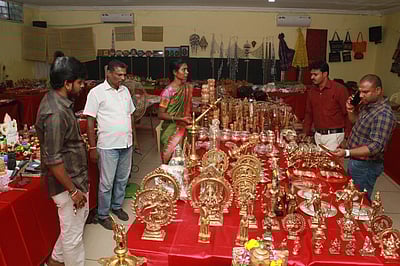 பாளை.யில் கைவினைப் பொருள்கள் கண்காட்சி தொடக்கம்