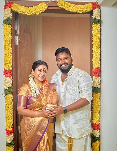 வீட்ல விசேஷம்... மணிமேகலை!