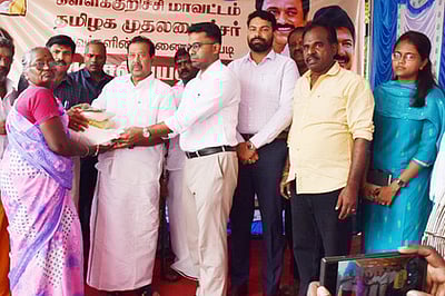 திருக்கோவிலூரில் 200 குடும்பங்களுக்கு ரூ.2,000 நிவாரணத் தொகை அளிப்பு