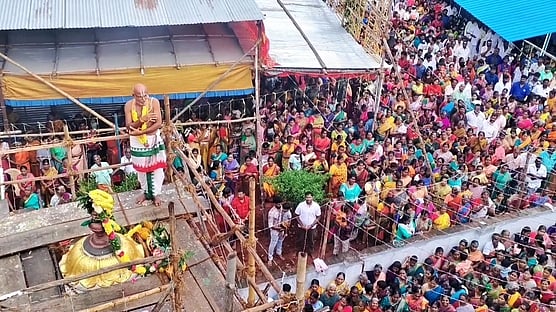 விழாவில் கலந்து கொண்ட பக்தா்கள்.