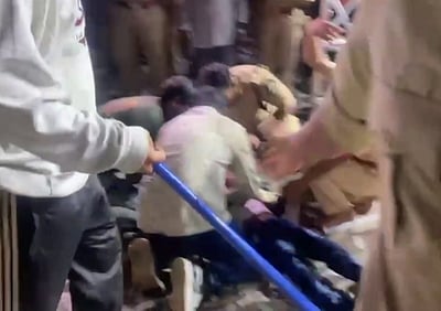 புஷ்பா 2: நெரிசலில் சிக்கி பெண் பலி; அல்லு அர்ஜூன் மீது வழக்குப்பதிவு!