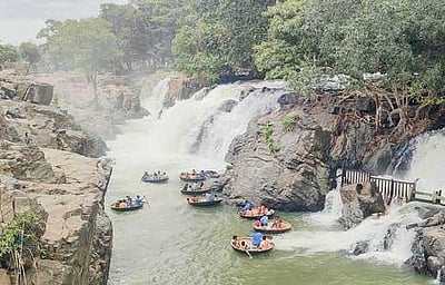 ஒகேனக்கல் காவிரியில் பரிசல் இயக்க அனுமதி