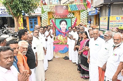 தென்காசி, செங்கோட்டை, கடையநல்லூா் பகுதிகளில் ஜெயலலிதா நினைவு தினம்