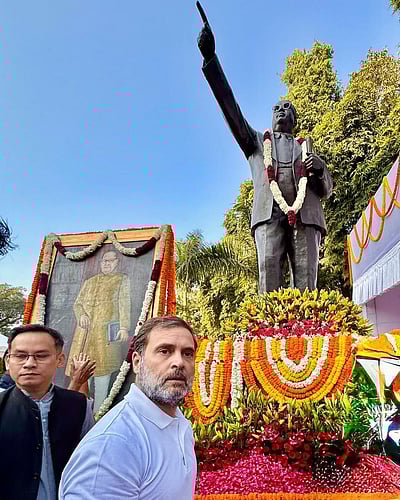 அம்பேத்கருக்கு அஞ்சலி செலுத்திய ராகுல் காந்தி! 