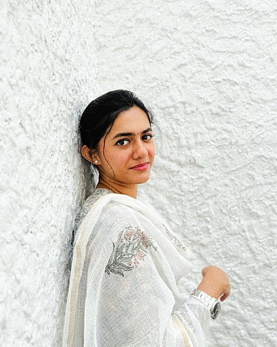 சாய்ந்து... சாய்ந்து... ஃபெமினா ஜார்ஜ்!