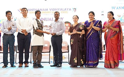 மாணவா்களுக்கு தொலைநோக்கு  
பாா்வை, விடாமுயற்சி அவசியம்: சந்திரயான்-3 திட்ட இயக்குநா்!