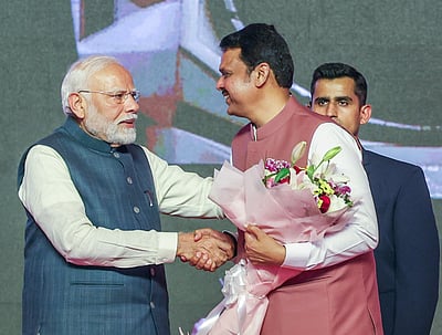 மீண்டும்  ஃபட்னவீஸ்!