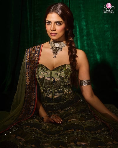 ஒரு தேவதை பார்க்கும் நேரமிது... மாளவிகா மோகனன்!