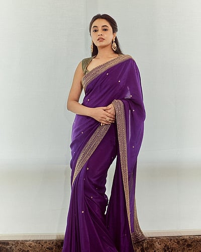 விழியிலே கலந்தது... பிரியங்கா மோகன்!