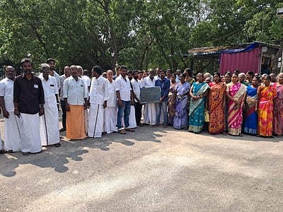 அடிக்கல் நாட்டிய இடத்திலேயே கட்டடம் கட்ட மனு