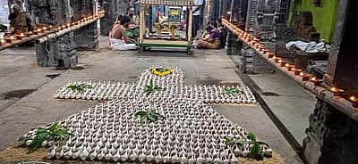 திருவெண்காடு கோயிலில் சங்காபிஷேகம்