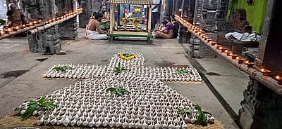 திருவெண்காடு கோயிலில் சங்காபிஷேகம்