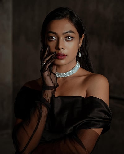 பொன்னழகுப் பெண்மை சிந்தும் 
புன்னகை என்ன ஒரு மந்திரமோ?... சிந்து பிரியா!