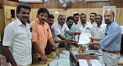 பாதிக்கப்பட்ட மக்களுக்கு நிவாரணம் வழங்கக் கோரி தேமுதிக மனு