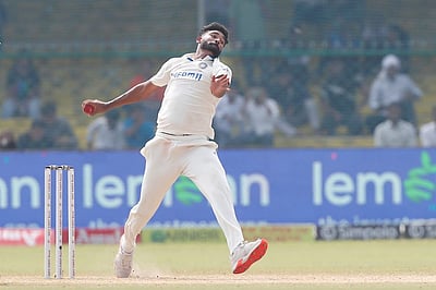 அடிலெய்ட் டெஸ்ட்டில் மோதல் போக்கு: சிராஜுக்கு அபராதம்; ஹெட்டுக்கு எச்சரிக்கை