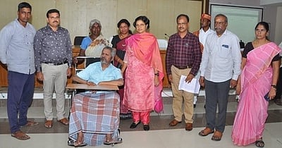 ராணிப்பேட்டை: பயனாளிகளுக்கு நல உதவிகள் வழங்கினாா் ஆட்சியா்