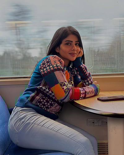 ஏதோ கனவுகள் மனதிலே மலருதே... பவித்ரா லட்சுமி!