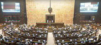எதிர்க்கட்சிகளின் அமளியால் முடங்கிய நாடாளுமன்றம்! இரு அவைகளும் ஒத்திவைப்பு!
