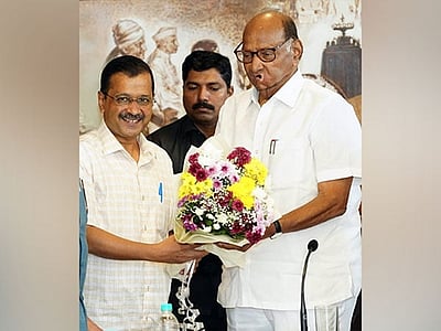 இந்தியா கூட்டணி தலைவர் விவகாரம்: சரத் பவார் - கேஜரிவால் ஆலோசனை!