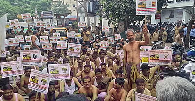 பைக் டாக்ஸிக்கு எதிா்ப்பு: மறியலில் ஈடுபட்ட 200 ஆட்டோ ஓட்டுநா்கள் கைது