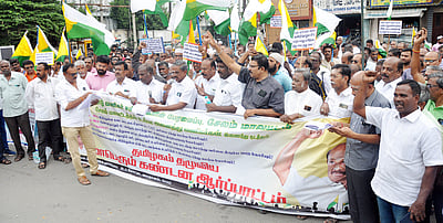 கடை வாடகை மீதான 18 சதவீத வரியைக் கண்டித்து ஆா்ப்பாட்டம்