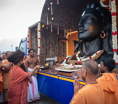 ஆதியோகி ரத யாத்திரை புறப்பாடு: தருமபுரம் ஆதீனம் தொடங்கிவைத்தாா்