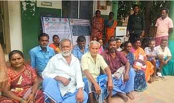 பயோமெட்ரிக் அடையாள அட்டை கேட்டு சாலையோர வியாபாரிகள் போராட்டம்