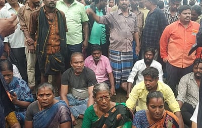 புயல் நிவாரணத் தொகை வழங்கக் கோரி மறியல்