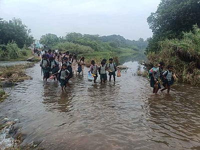 கோனேரிப்பட்டியில் பாலம் அமைக்கக் கோரிக்கை