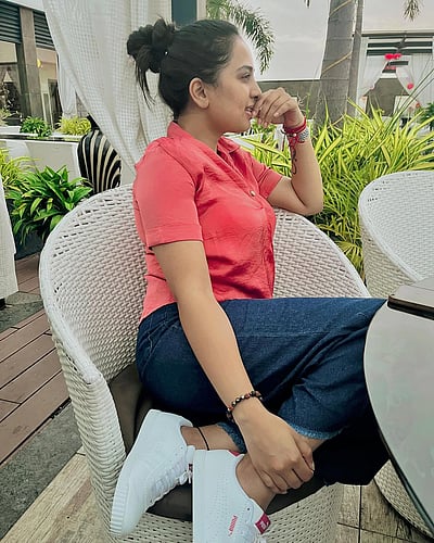 கண்ணுக்குத் தெரிவது கடல்... ஸ்ருஷ்டி டாங்கே!