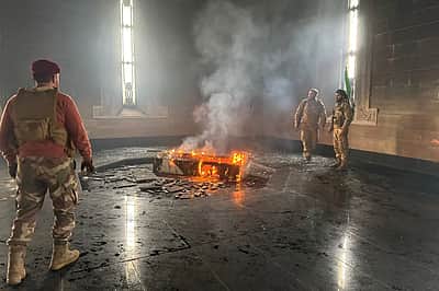 சிரியாவின் முன்னாள் அதிபர் கல்லறைக்கு தீவைப்பு!