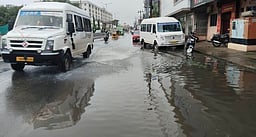 வணிக சாம்ராஜ்ஜியத்தில் வழிந்தோடும் கழிவுநீா்! புலம்பும் புரசைவாக்கம் குடியிருப்புவாசிகள்