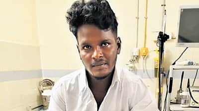 பெற்றோர் பைக் வாங்கி தராததால் சாவிகளை விழுங்கிய மகன்!
