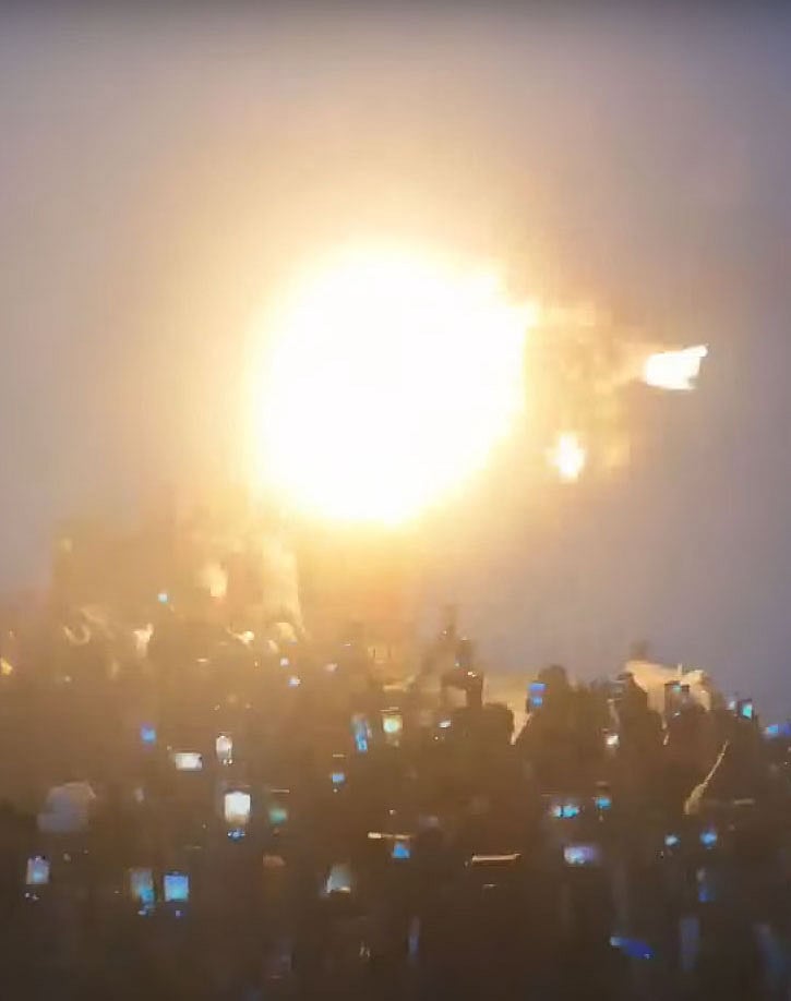 மலை உச்சியில் மகா தீபம் - புகைப்படங்கள்