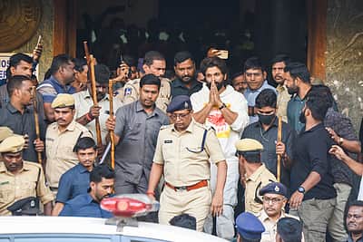 சிறையிலிருந்து வெளியே வந்தார் நடிகர் அல்லு அர்ஜுன்!