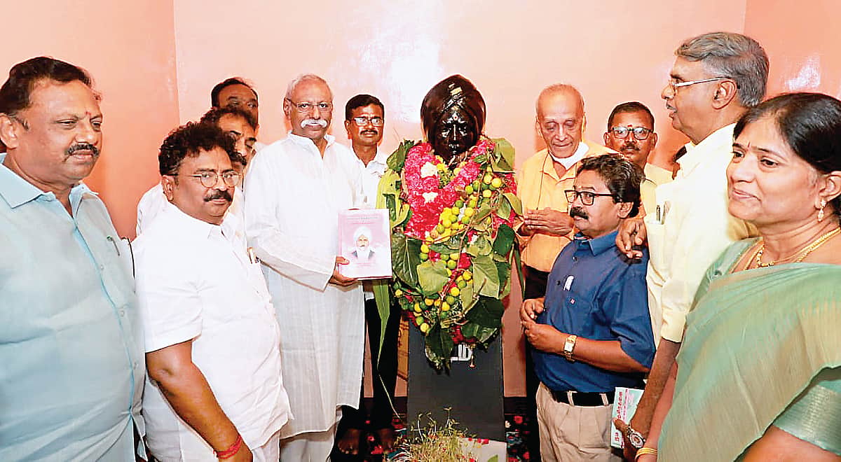'தமிழ்த் தாய் கண்டெடுத்த அக்கினிக் குஞ்சு'