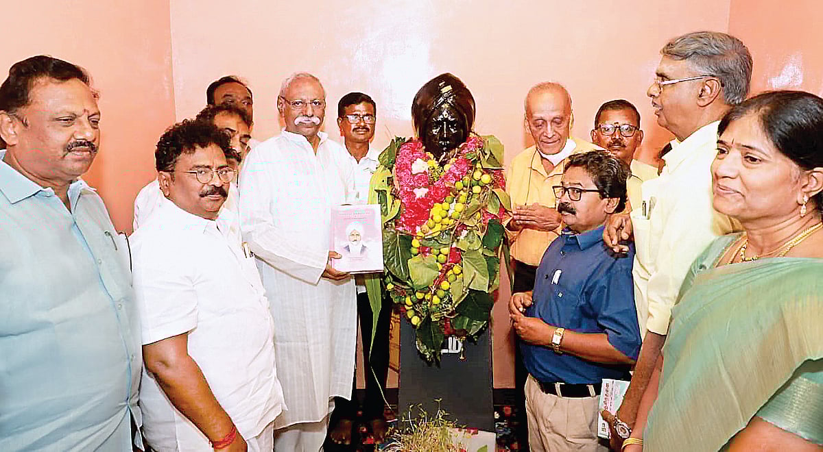 'தமிழ்த் தாய் கண்டெடுத்த அக்கினிக் குஞ்சு'