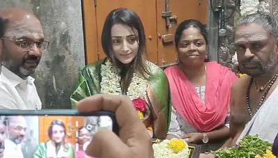 கோவை மருதமலையில் நடிகை திரிஷா சாமி தரிசனம்