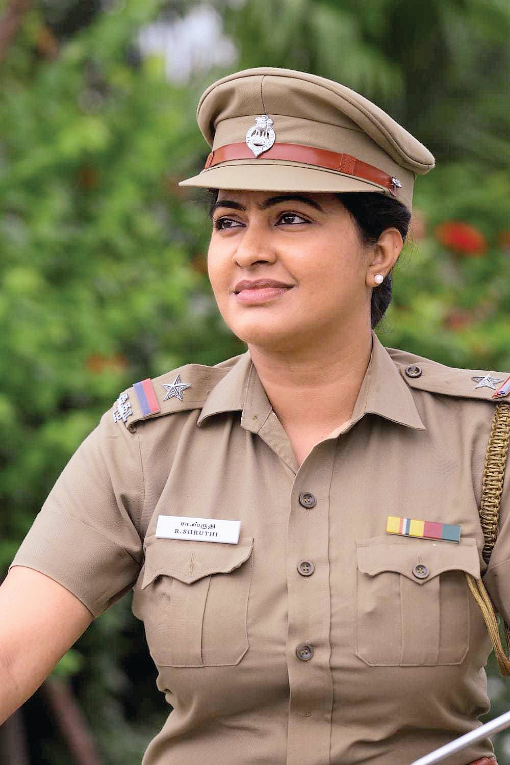 உள்ளங்கை உணர்ந்த கண்ணீர்!