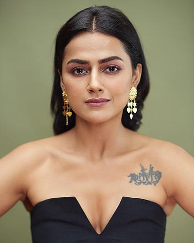 டாட்டூ குயின்... ஷ்ரத்தா ஸ்ரீநாத்!