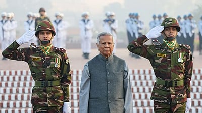 வங்கதேச சுதந்திர தின உரை: முஜிபுா் பெயரைத் தவிா்த்த யூனுஸ்