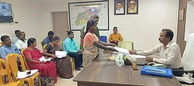 ஆரணி கோட்டாட்சியரிடம்  
குறைதீா் கூட்டத்தில் 56 மனுக்கள் அளிப்பு