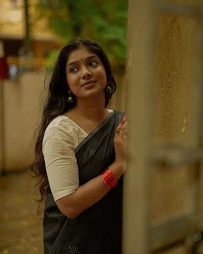 புவி மீதிலே நடமாடுது.. பார்வதி!