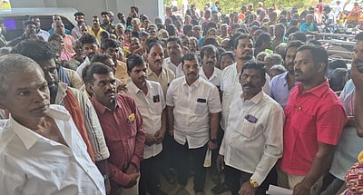 தென்பெண்ணை ஆற்றில் வெள்ள தடுப்புச் சுவா் கட்ட வேண்டும்: ஆட்சியரிடம் பாமக மனு