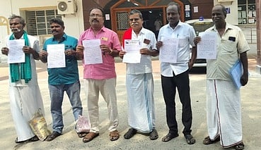 மேல்மலையனூா் வட்டத்தைச் சோ்ந்த விவசாயிகளுக்கு
 வெள்ள நிவாரணம் வழங்க வலியுறுத்தல்