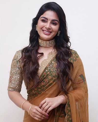 சேலைச் சித்திரம்... சம்யுக்தா மேனன்!