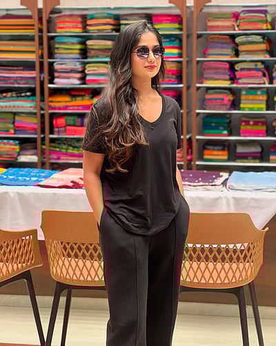 மார்டன் மங்கை... செளந்தர்யா ரெட்டி!